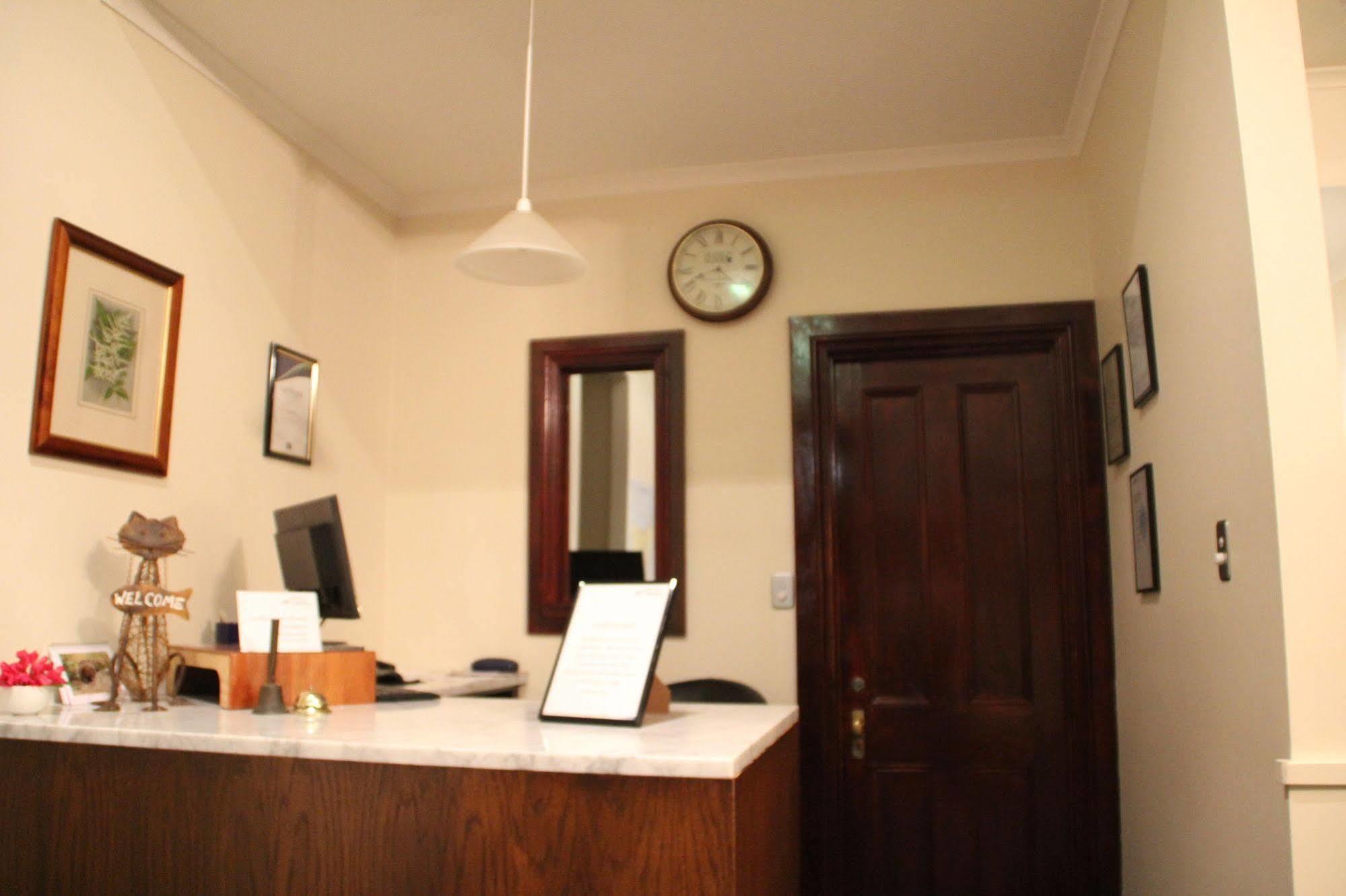 แฟรงคลิน แมเนอร์ Hotel สตรอน ภายนอก รูปภาพ